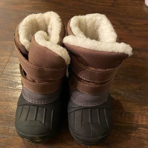 Snow boots